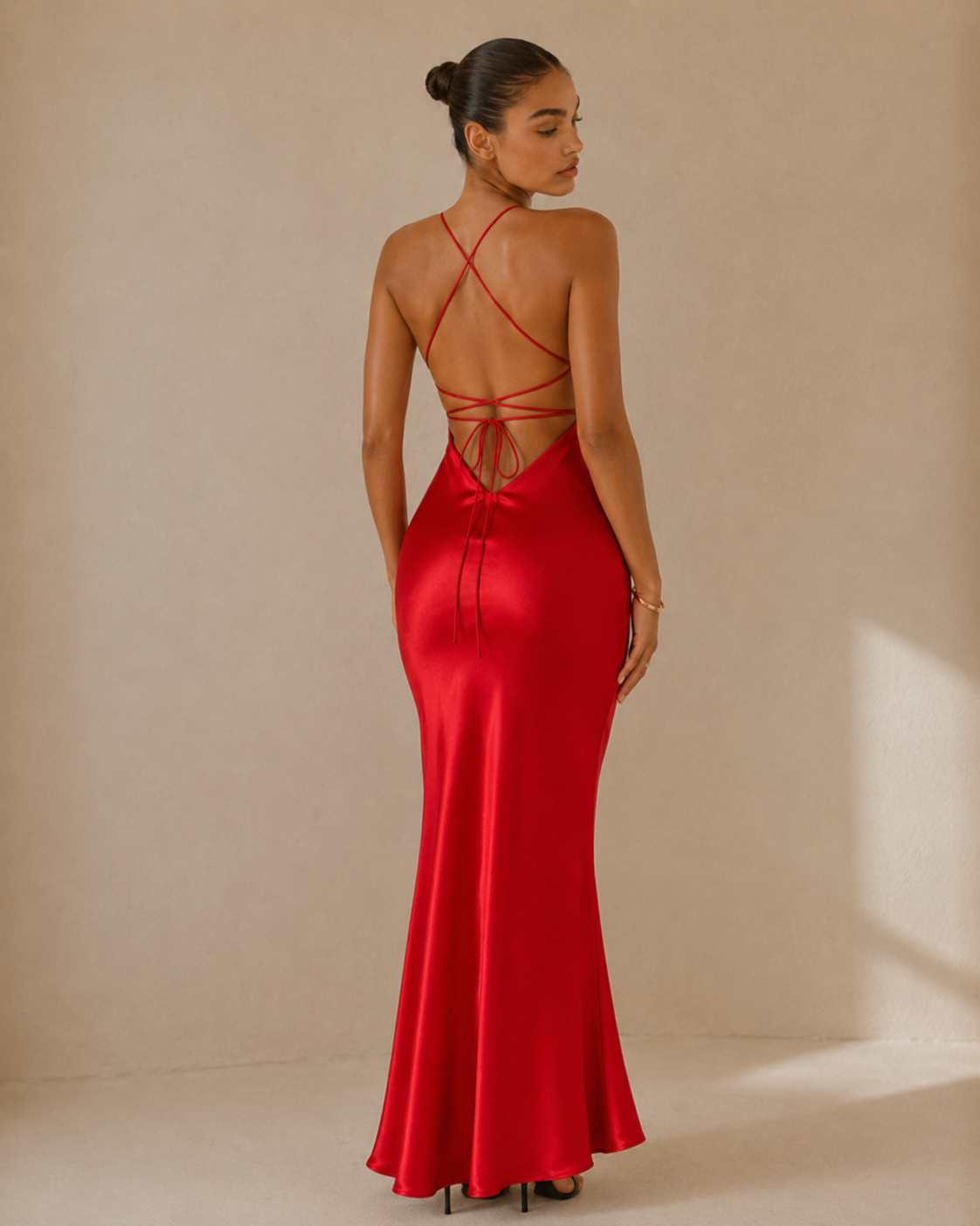 Ludovica™ | Abito satinato con schiena scoperta