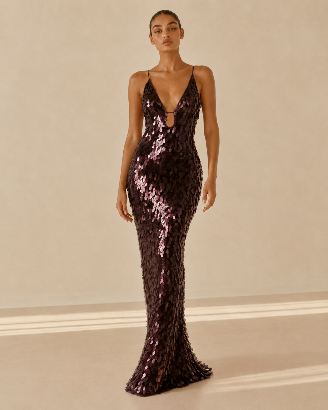 Isabella™ | Abito con paillettes e scollo a V