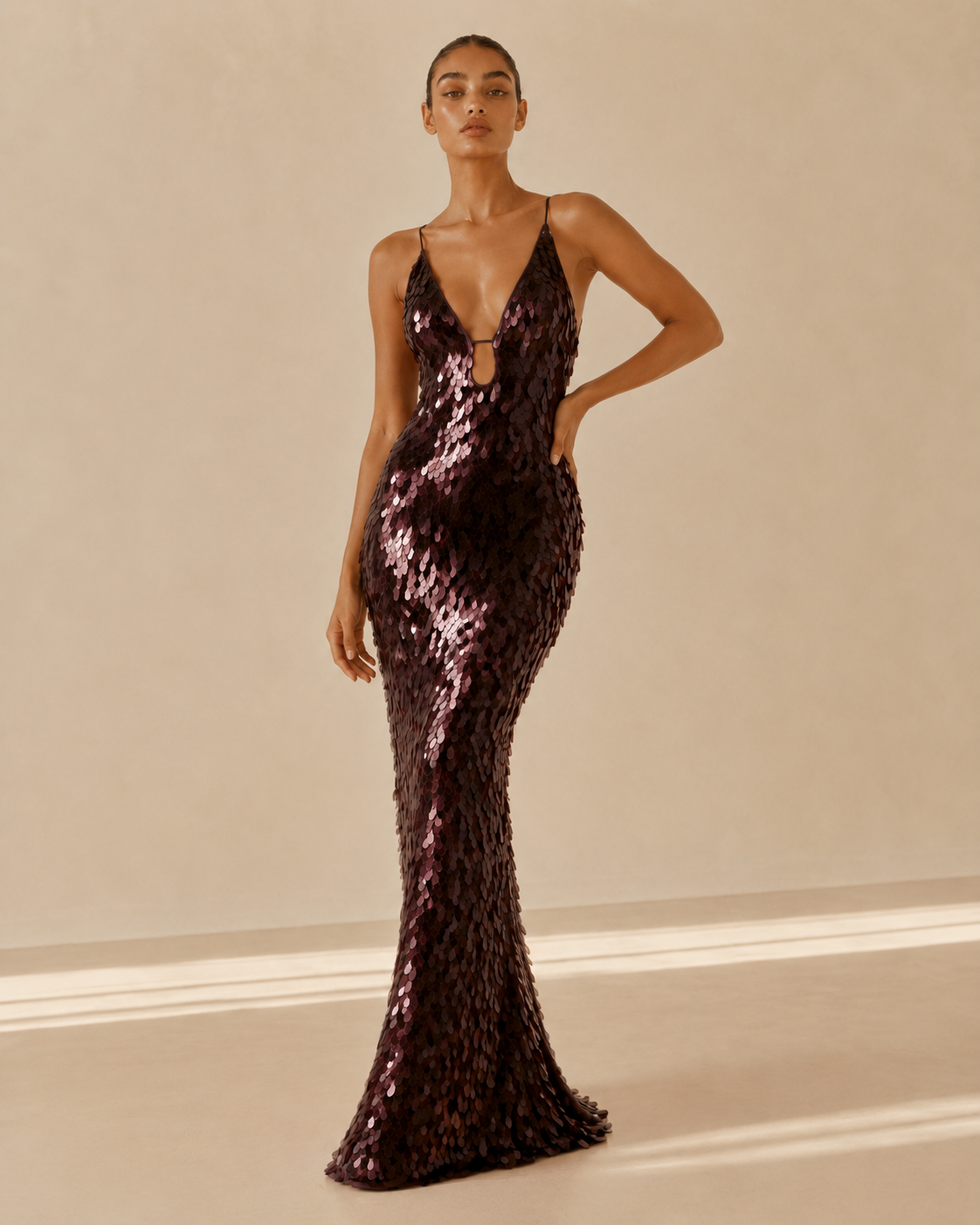 Isabella™ | Abito con paillettes e scollo a V