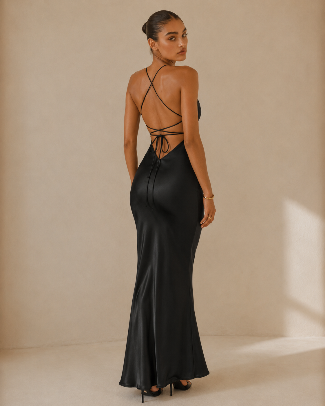 Ludovica™ | Abito satinato con schiena scoperta